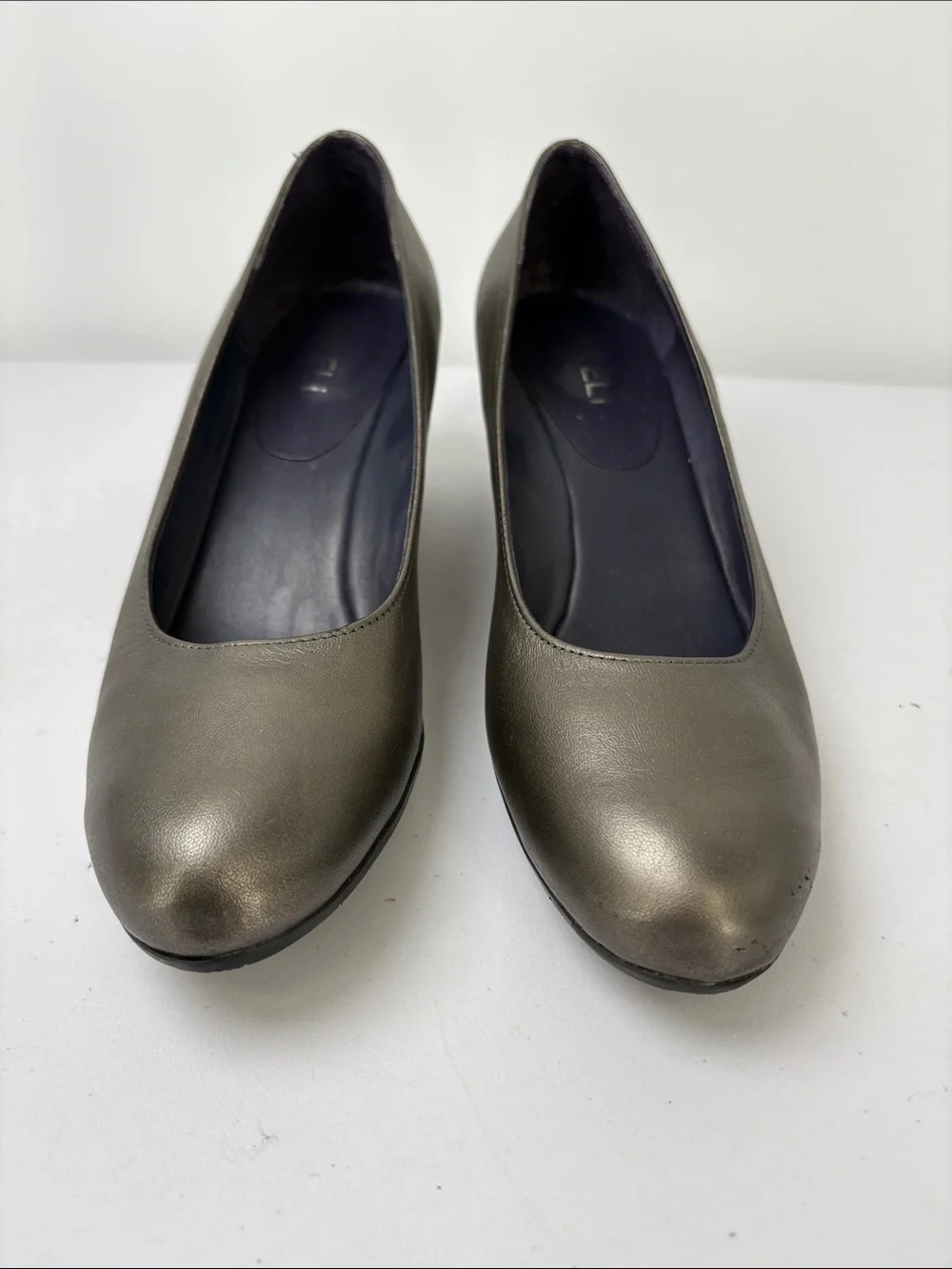 🥯 Vaneli leather Metallic 2” Wedge Pumps